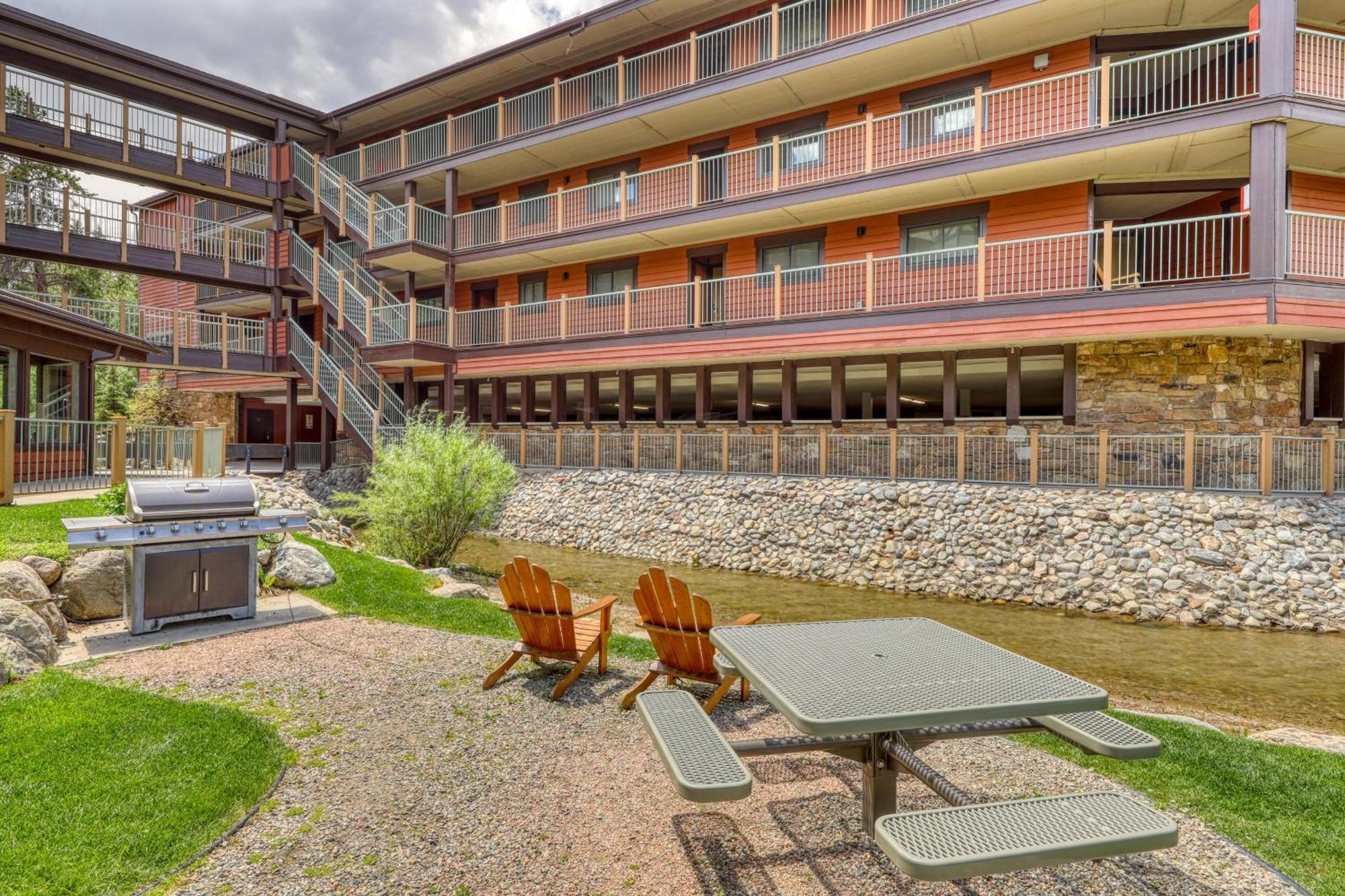 Ajs Outpost - Ski-in - Fireplace & Hot Tub Holiday home