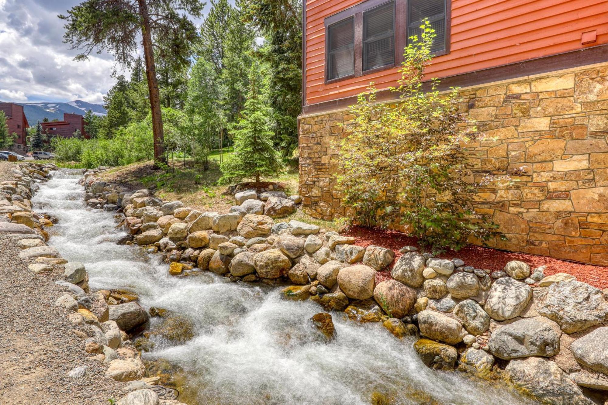 Ajs Outpost - Ski-in - Fireplace & Hot Tub Holiday home Breckenridge