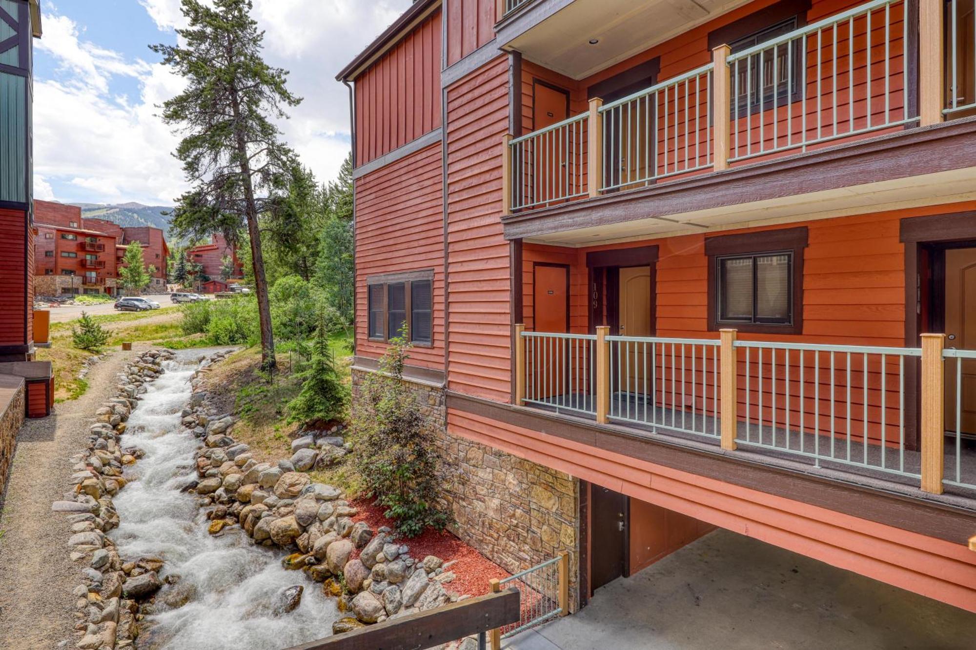 Ajs Outpost - Ski-in - Fireplace & Hot Tub Holiday home *