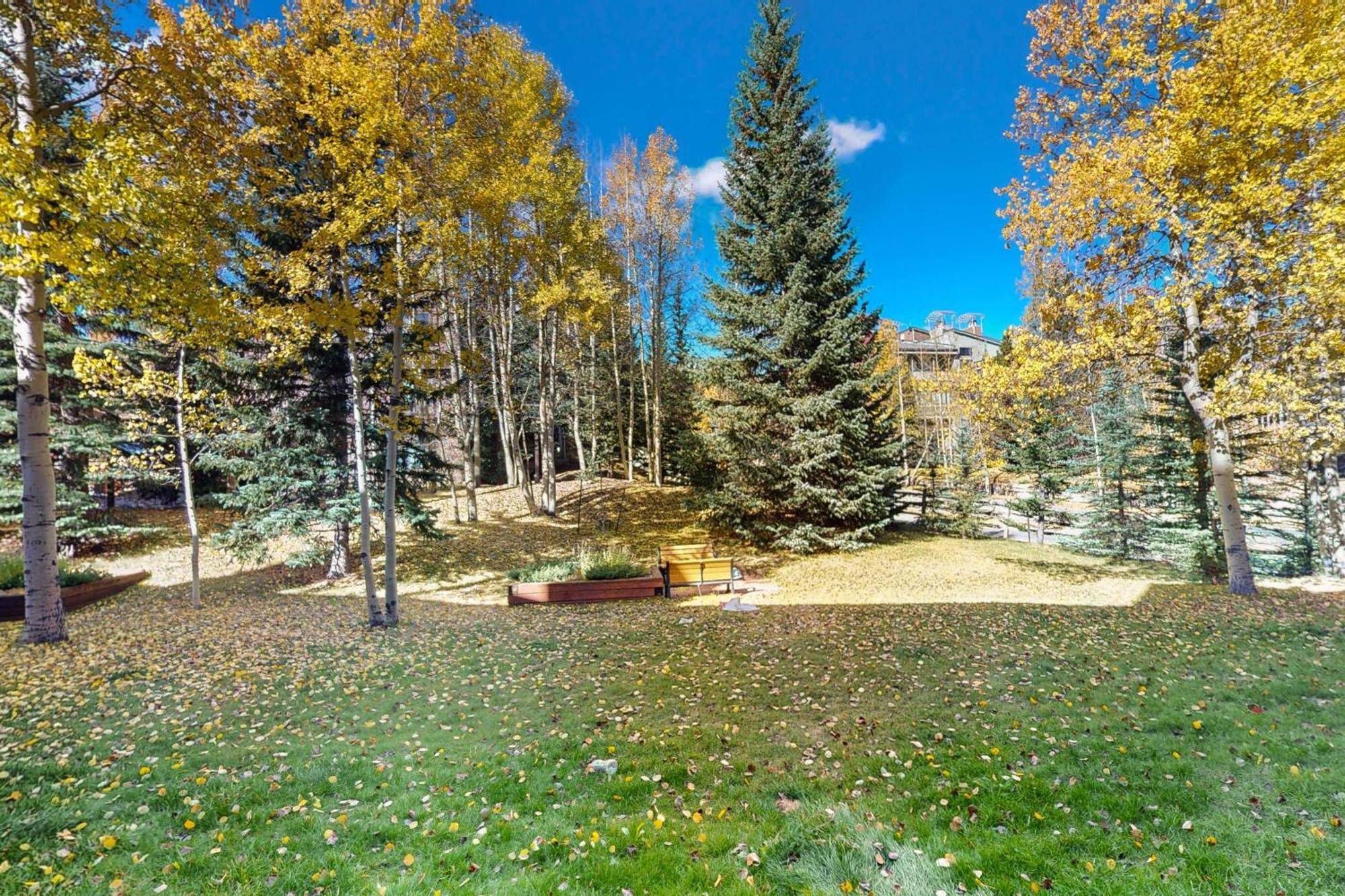 Ajs Outpost - Ski-in - Fireplace & Hot Tub Holiday home